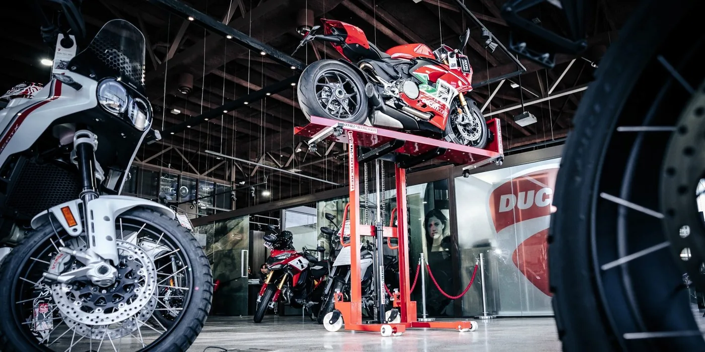 Moto Stacker Universal Lifter